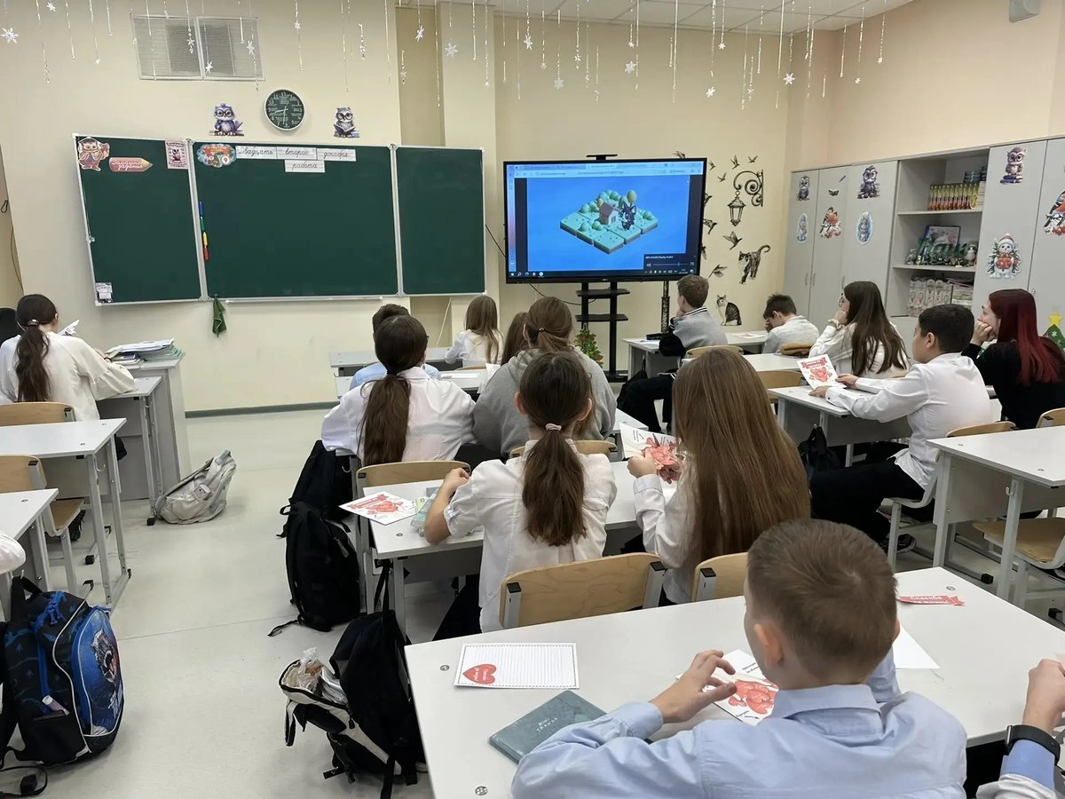 Понедельник 22 декабря в гимназии начинается с традиционной торжественной линейки